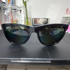 Ray-Ban Black Polarized Sunglasses MODEL CODE RB4184